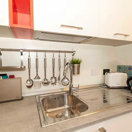 公寓 Book Now! Apt X4 A Few Steps From Valentino's Park