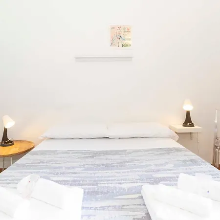 Book Now! Apt X4 A Few Steps From Valentino's Park Apartment