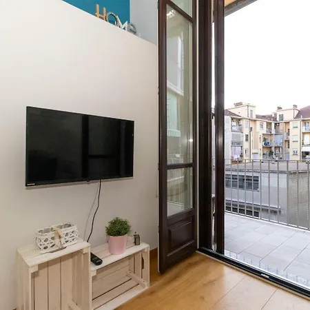 Book Now! Apt X4 A Few Steps From Valentino's Park Apartment *