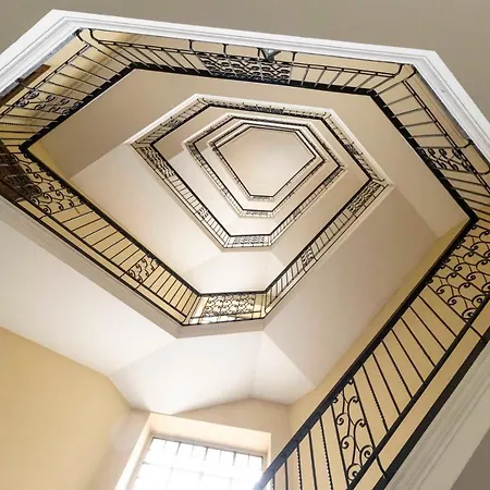 Book Now! Apt X4 A Few Steps From Valentino's Park Apartment