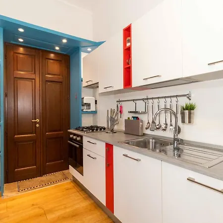 Book Now! Apt X4 A Few Steps From Valentino's Park Apartment
